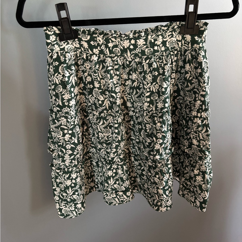 Ladies Size 2 Boden Green & White skirt in like new condition.